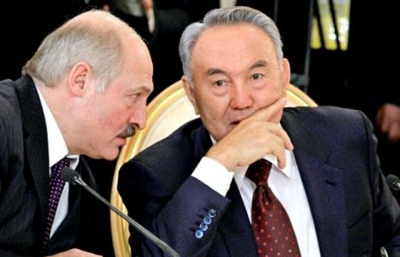 Лукашенко і Назарбаєв намагаються врятуватися від краху Росії