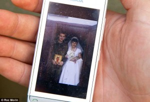 29A19C2300000578-3124278-A_picture_of_the_couple_on_their_wedding_day_which_appears_on_Uk-a-40_1434358221348