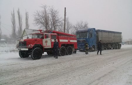 Ситуація на дорогах України: перекриті траси чотирьох областей