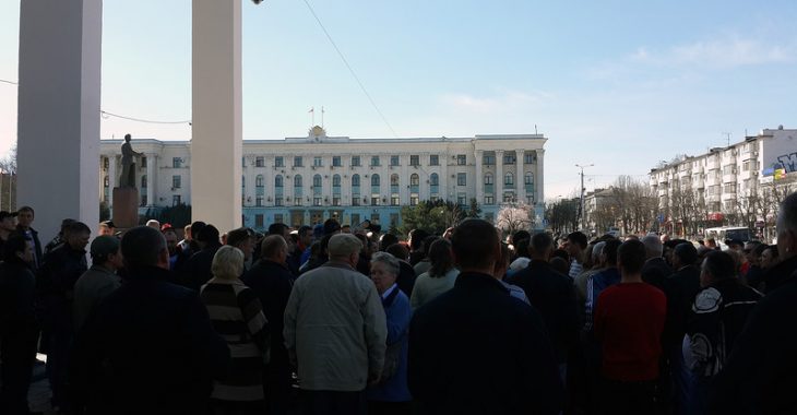 У Сімферополі пройшов мітинг проти заборони на продаж свинини У Сімферополі пройшов мітинг проти заборони на продаж свинини
