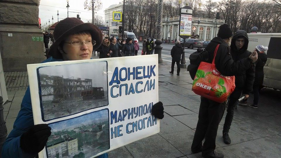 У Росії петербуржці вийшли на одиночні пікети проти режиму