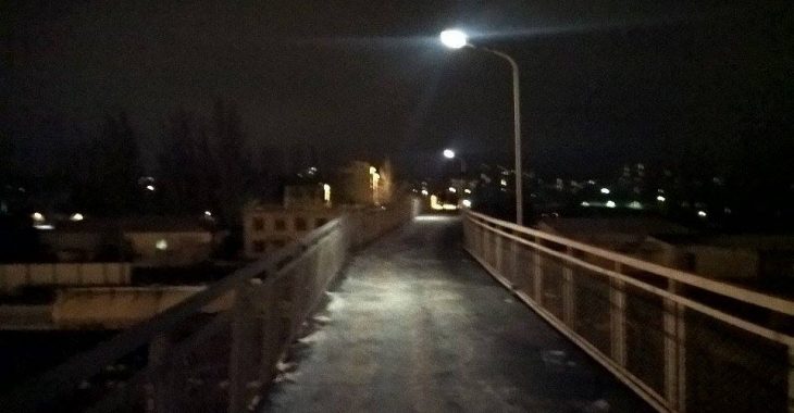 Активіст добився освітлення залізничного моста в Херсоні Активіст добився освітлення залізничного моста в Херсоні