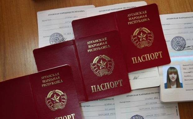 Власти Алчевска просят обеспечить неимущих горожан бесплатными паспортами «ЛНР»