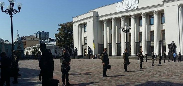 Богомолець повідомляє про смерть третього правоохоронця, пораненого учора під ВР Богомолець повідомляє про смерть третього правоохоронця, пораненого учора під ВР