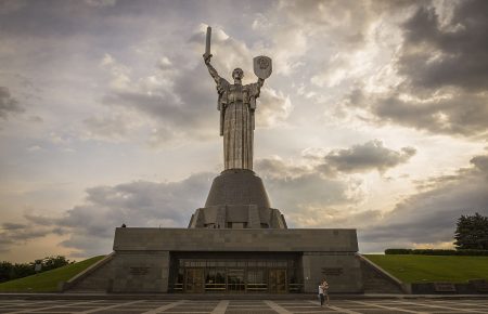 З монументу «Батьківщина-мати» приберуть герб СРСР — В’ятрович