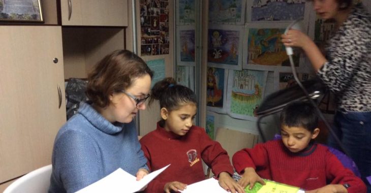 Волонтери проекту «Освіта для ромських дітей» шукають символічних опікунів Волонтери проекту «Освіта для ромських дітей» шукають символічних опікунів