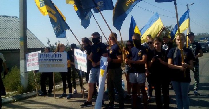 На кордоні з Придністров'ям активісти перекрили рух вантажівкам — підтримують блокаду Криму На кордоні з Придністров'ям активісти перекрили рух вантажівкам — підтримують блокаду Криму