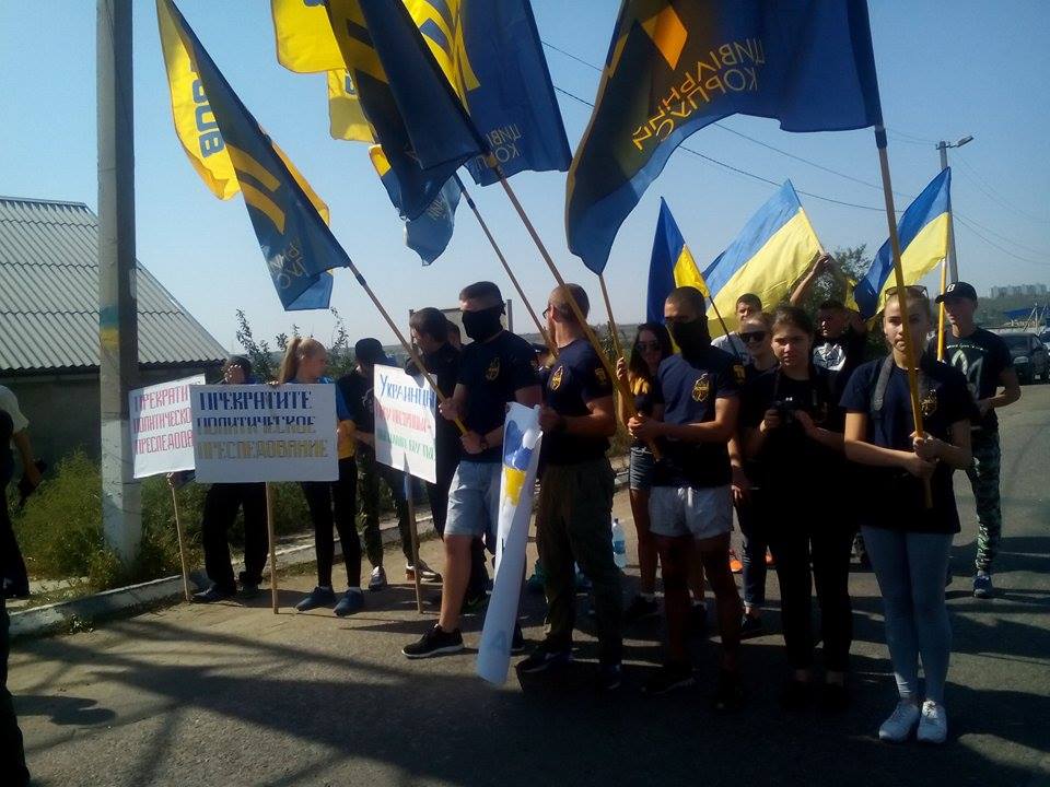 На кордоні з Придністров'ям активісти перекрили рух вантажівкам — підтримують блокаду Криму