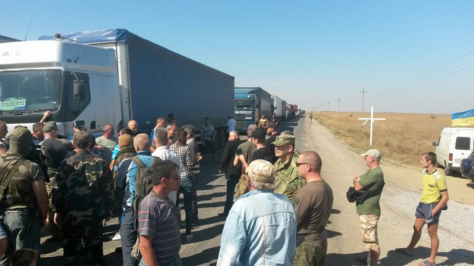 Блокада Криму: як реагують водії вантажівок