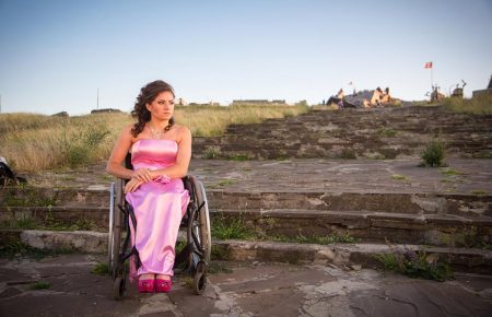 У Донецьку неможливо купити інвалідний візок — просять допомоги у Ахметова