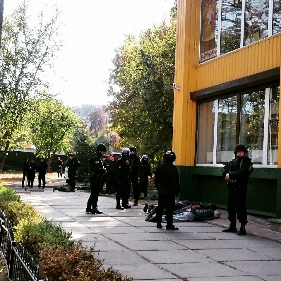 У Києві затримано 20 учасників стрілянини серед білого дня, вилучено зброю — МВС