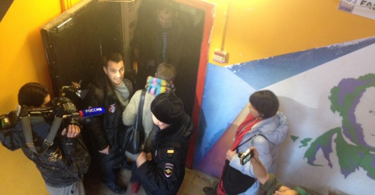 У Москві на мистецький фестиваль написали заяву в поліцію за «анархізм» У Москві на мистецький фестиваль написали заяву в поліцію за «анархізм»