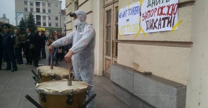 У Запоріжжі близько тисячі городян мітингували за покращення екологічних умов У Запоріжжі близько тисячі городян мітингували за покращення екологічних умов