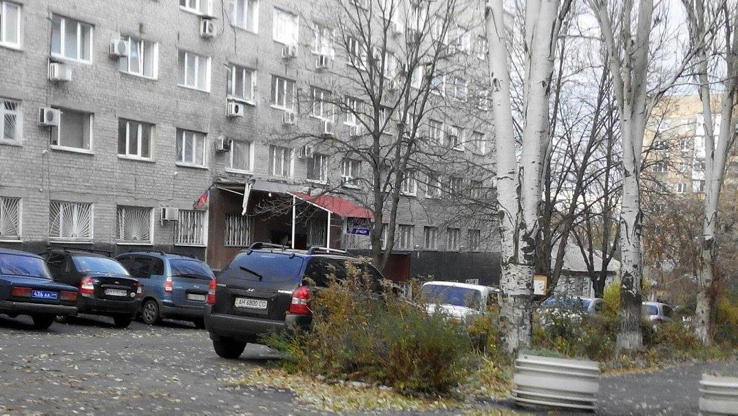 Невідомі обстріляли будівлю міліції в Донецьку