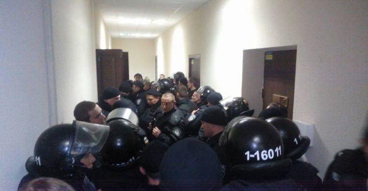 Опівночі у Печерському суді побилися на слуханні справи вбивства Бузини Опівночі у Печерському суді побилися на слуханні справи вбивства Бузини