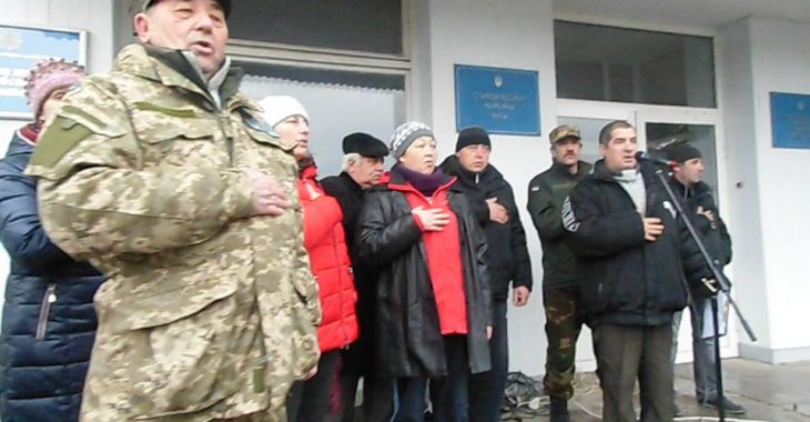 У Старобільську виступ у газеті місцевого керівника зібрав мітинг майданівців У Старобільську виступ у газеті місцевого керівника зібрав мітинг майданівців
