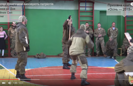 Українські десантники влаштували змагання у школі Красного Лиману —  відео