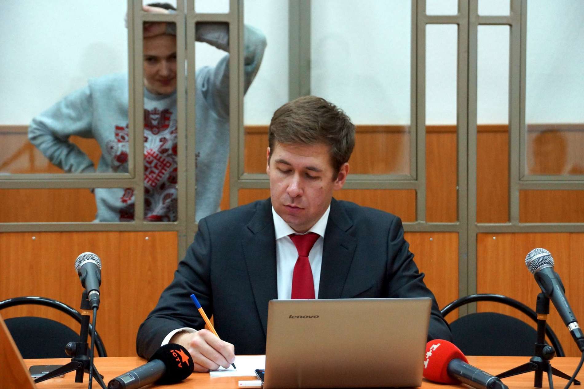 Суд по Савченко отклонил экспертное заключение даже после перевода на русский