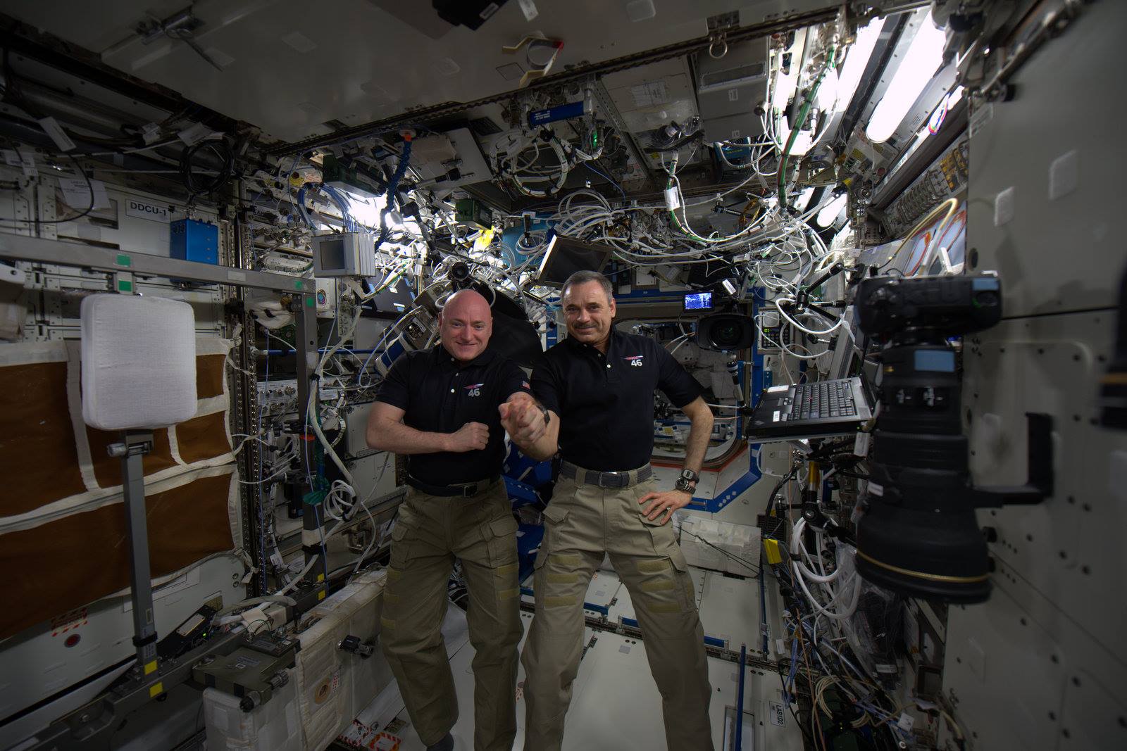 Астронавти Скотт Келлі та Михайло Корнієнко провели 300 днів на борту МКС