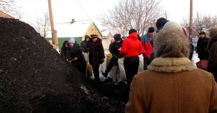 Після обстрілу в прифронтовій Мар'їнці повністю згорів будинок — волонтер Після обстрілу в прифронтовій Мар'їнці повністю згорів будинок — волонтер