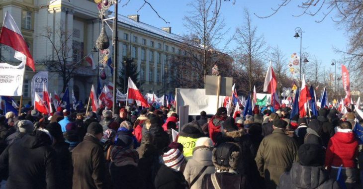 «Дамо ради!» - скандували у Варшаві антиурядові протестувальники «Дамо ради!» - скандували у Варшаві антиурядові протестувальники