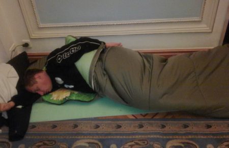 Активісти сплять та голодують у коридорі  ВР за вибори в Кривому Розі