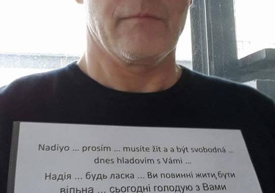 У Чехії Надію Савченко підтримують одноденним голодуванням У Чехії Надію Савченко підтримують одноденним голодуванням