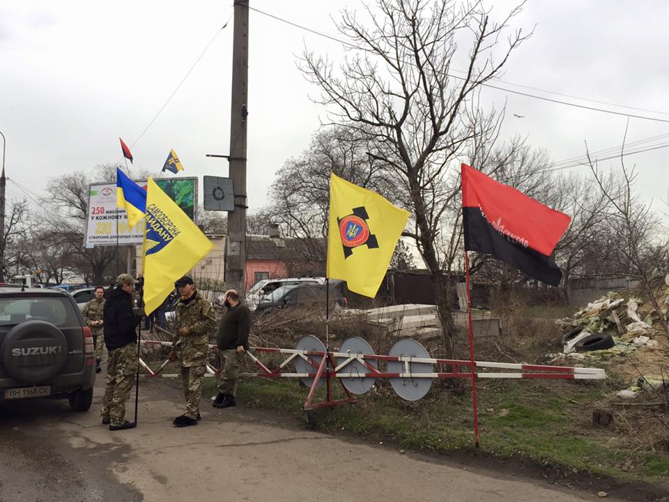 В Одесі приєднались до блокади російських вантажівок