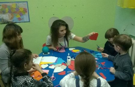 «Творча хатинка» в Краматорске помогает детям, чьи родители остались в зоне АТО