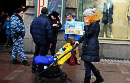 У Санкт-Петербурзі люди вийшли на одиночні пікети за Надію Савченко
