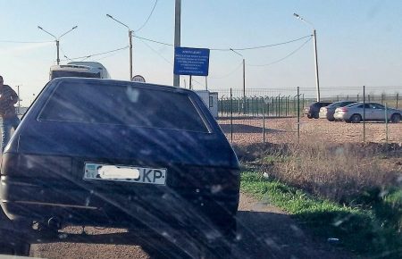 Из Крыма на материковую Украину выезжающих автомобилей стало значительно меньше