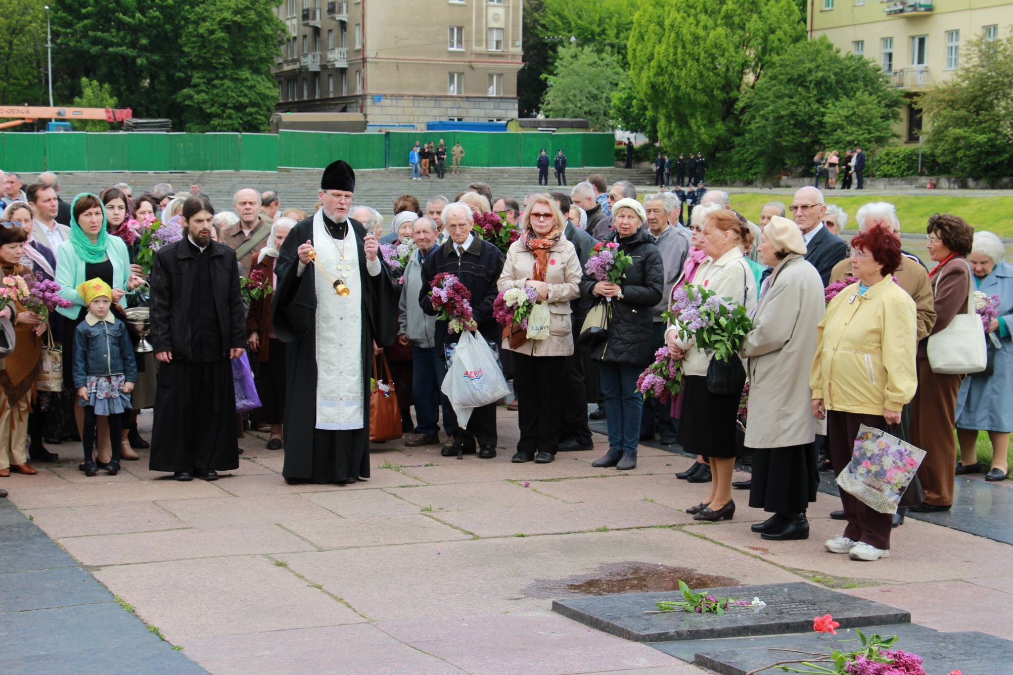 У Львові люди обурені великою кількістю силовиків на 9 травня