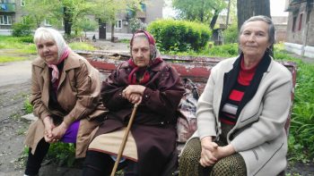 Почему люди, живущие в «серой зоне» Донбасса, не выезжают из-под обстрелов? Почему люди, живущие в «серой зоне» Донбасса, не выезжают из-под обстрелов?