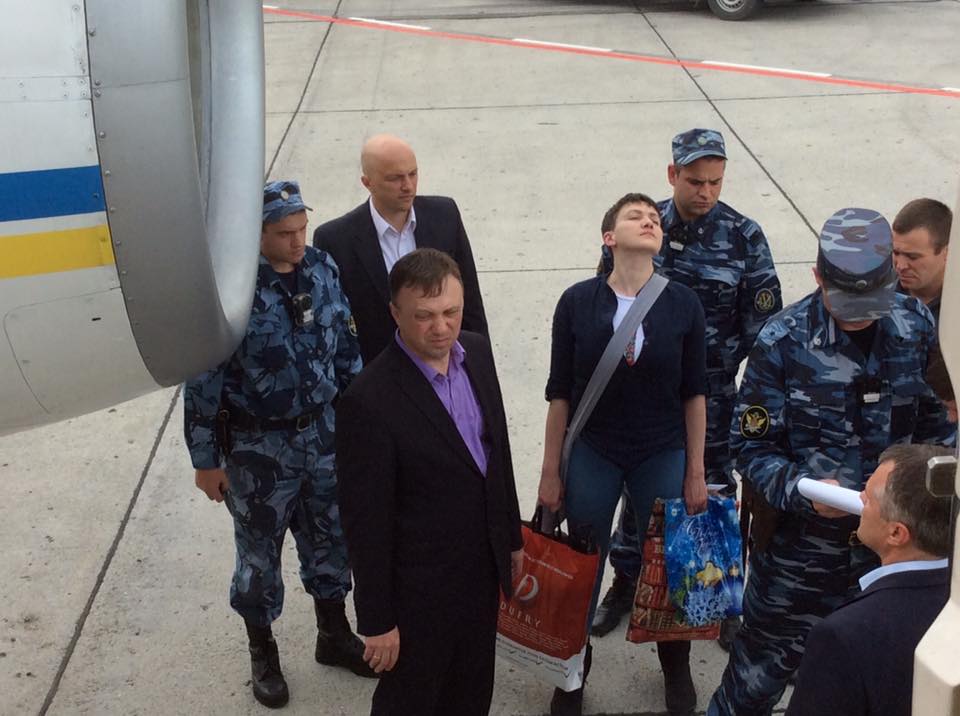 Як Надія Савченко поверталась до України — фото