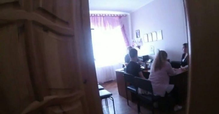 ФСБшники провели в Крыму беседы со школьниками из-за георгиевских лент ФСБшники провели в Крыму беседы со школьниками из-за георгиевских лент