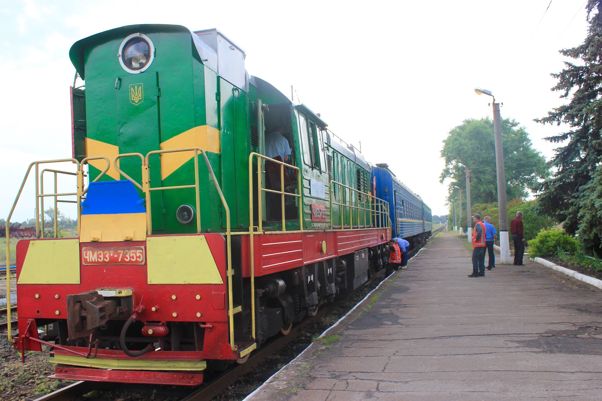 В Станице Луганской запустили первый за два года пригородный поезд