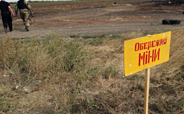 В Луганській області підірвалася жінка і поранений хлопчик В Луганській області підірвалася жінка і поранений хлопчик