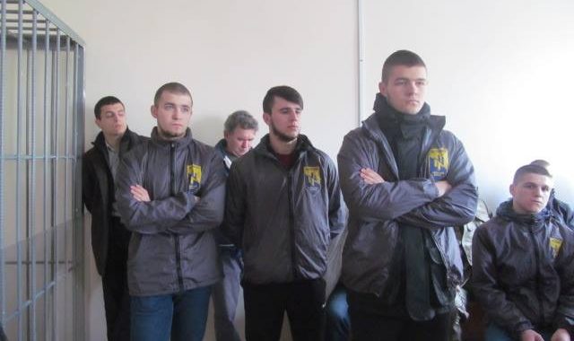 В Херсоні з'ясовують, чому місцевий депутат відкусив активісту вухо В Херсоні з'ясовують, чому місцевий депутат відкусив активісту вухо