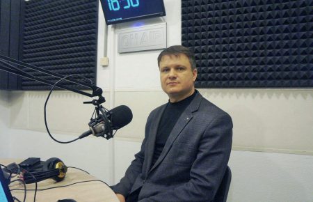 МВС поставило питання перед «Правим сектором» — радник міністра Варченко
