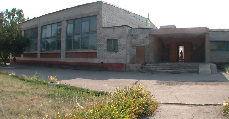 Батьки проти закриття школи у Костянтинівці, чиновники запевняють: її не закривають Батьки проти закриття школи у Костянтинівці, чиновники запевняють: її не закривають