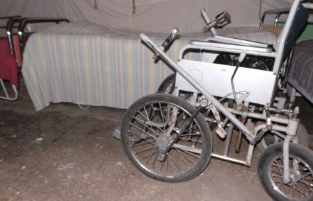 Переселенці-інваліди у Слов’янську живуть у військовому наметі без підлоги