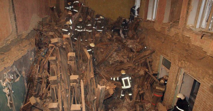 Сьогодні вранці з-під заваленого будинку в Києві витягли двох загиблих Сьогодні вранці з-під заваленого будинку в Києві витягли двох загиблих