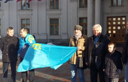 В Криму знову був обшук в кримських татар: забрали електроніку — соцмережі