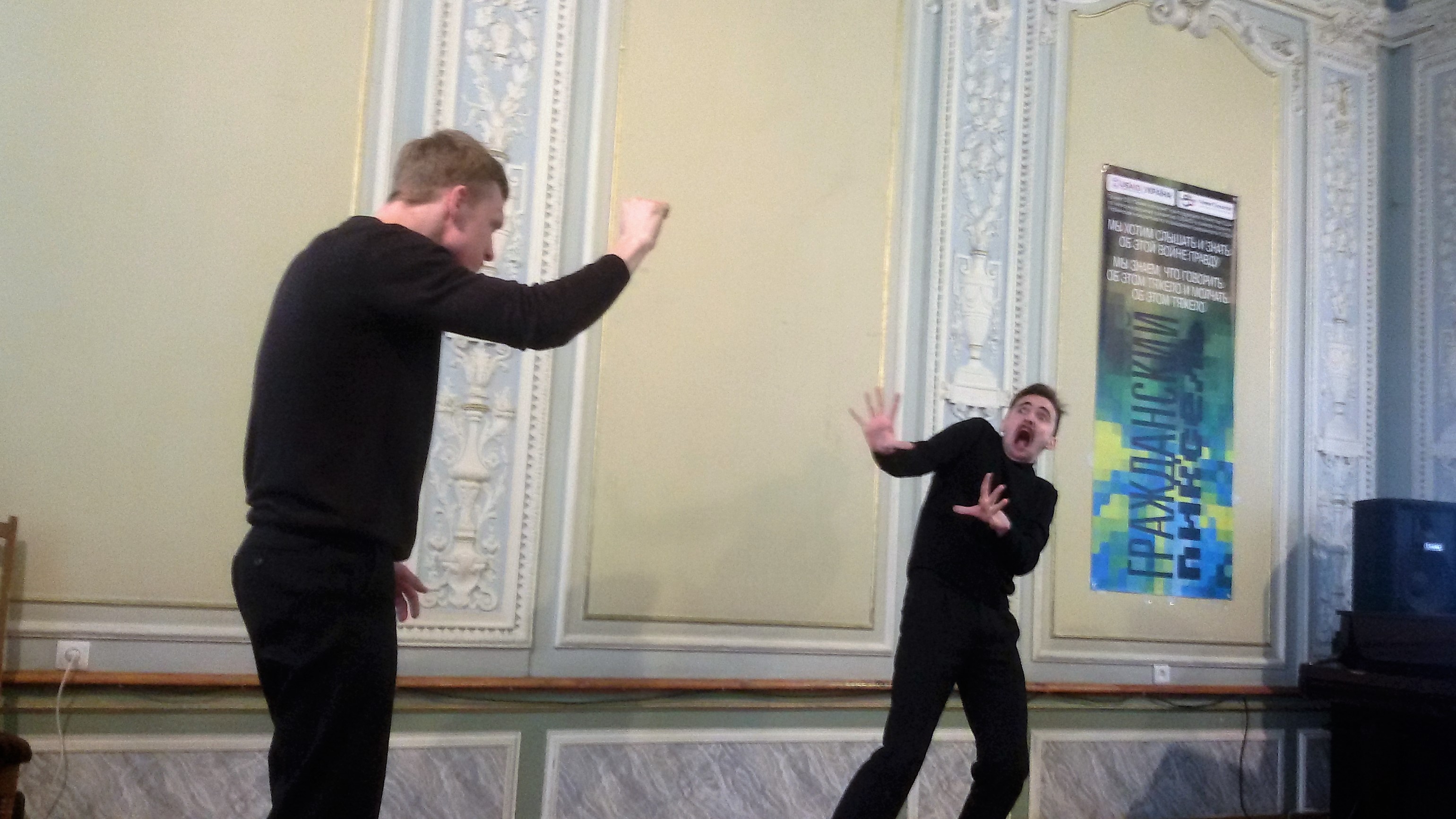 В Харькове истории бойцов АТО «проживают» актеры театра