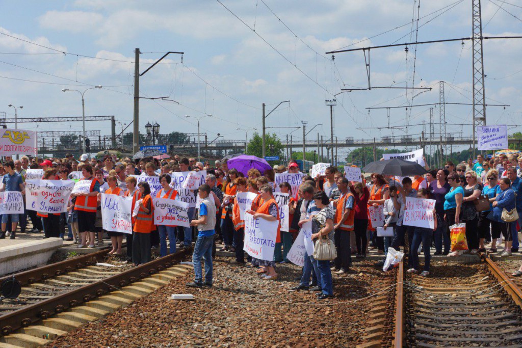 Залізничники підконтрольної «ДНР» Ясинуватої вимагають в України зарплати