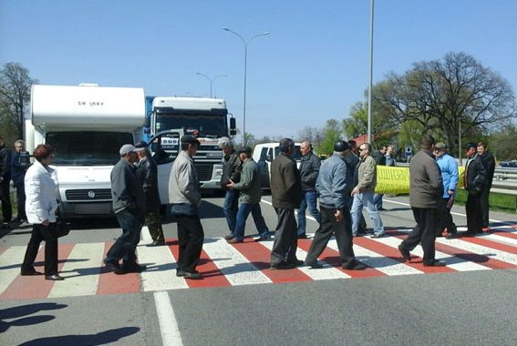 За добу на Полтавщині двічі перекривали трасу Київ – Харків – Довжанський За добу на Полтавщині двічі перекривали трасу Київ – Харків – Довжанський