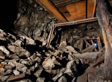 Від вибуху на шахті Луганщини загинув гірник, дев'ятеро під завалами