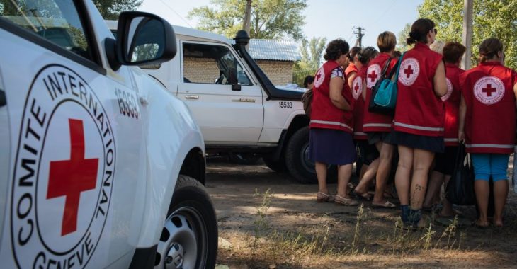 Червоний Хрест привіз жителям підконтрольного бойовикам Донбасу будівельні матеріали Червоний Хрест привіз жителям підконтрольного бойовикам Донбасу будівельні матеріали