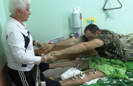 Майже 100 поранених бійців АТО лікуються у закладах Міноборони, 18 — за кордоном