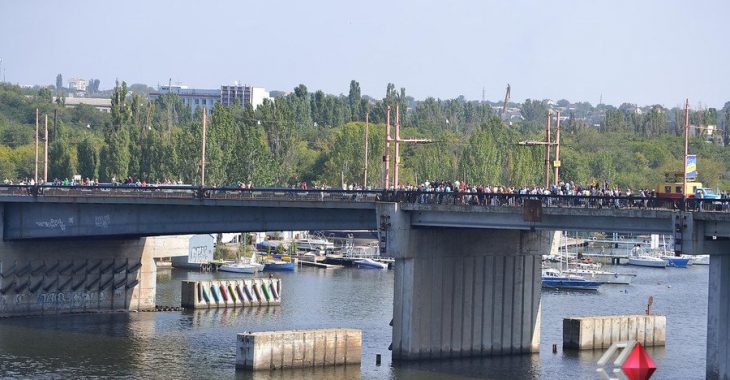 В Николаеве после укладки асфальта на мосту не удается его развести В Николаеве после укладки асфальта на мосту не удается его развести